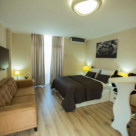 Holiday Lux Tower Batoemi Buitenkant foto