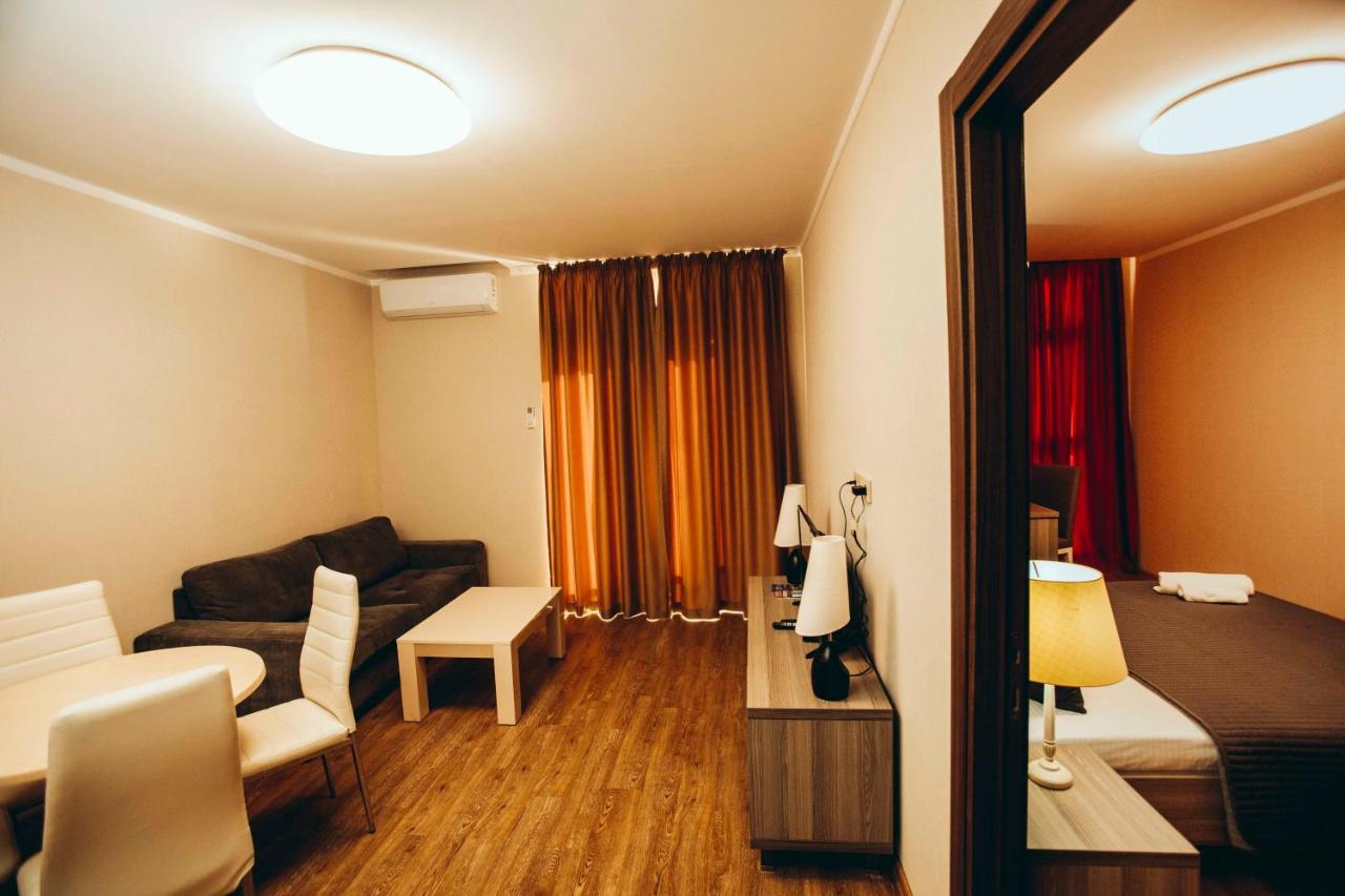 Holiday Lux Tower Batoemi Buitenkant foto