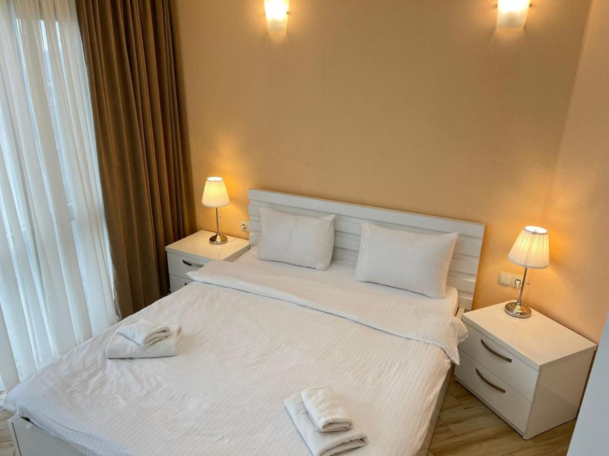 Holiday Lux Tower Batoemi Buitenkant foto
