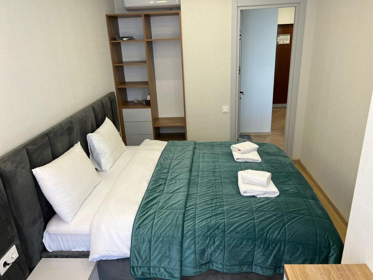 Holiday Lux Tower Batoemi Buitenkant foto