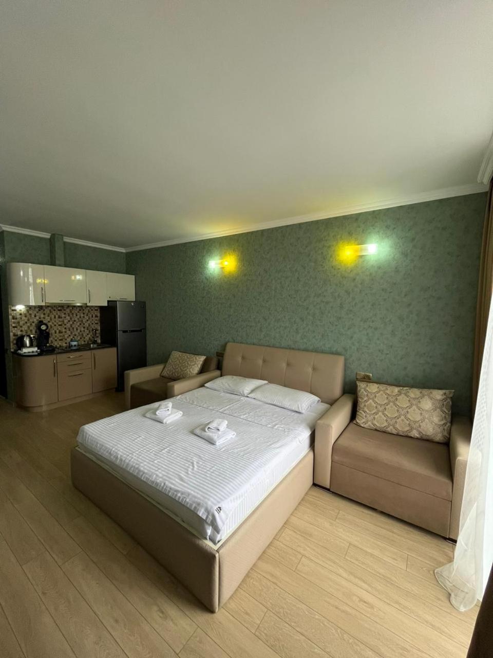 Holiday Lux Tower Batoemi Buitenkant foto