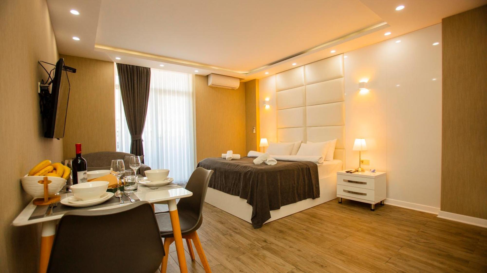 Holiday Lux Tower Batoemi Buitenkant foto