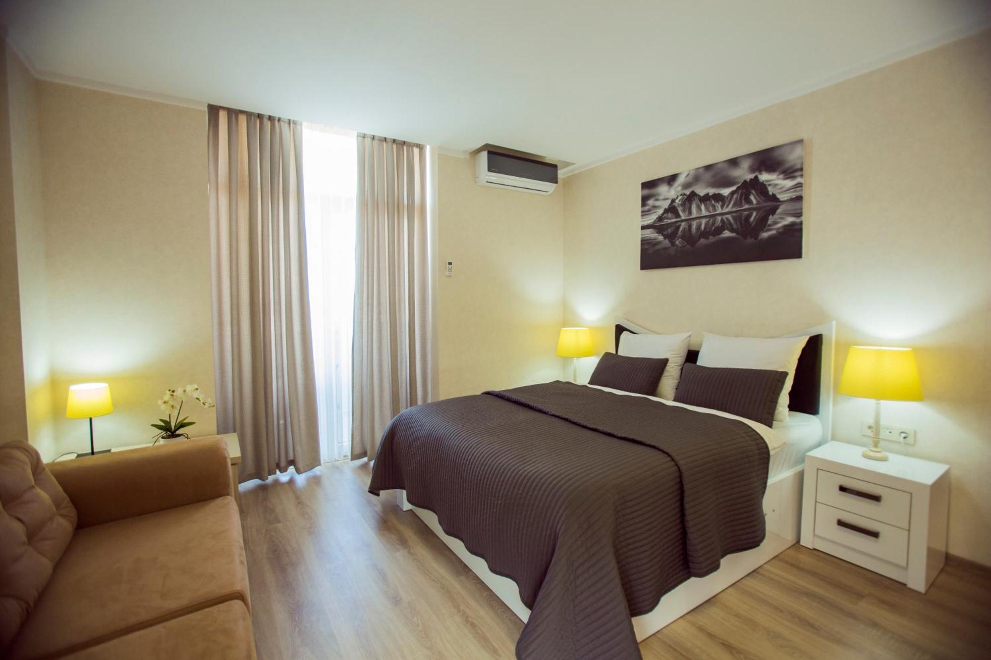 Holiday Lux Tower Batoemi Buitenkant foto