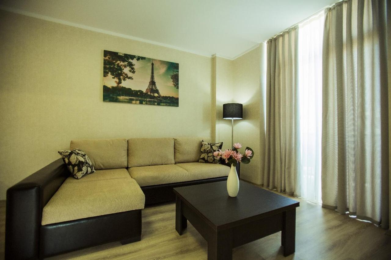 Holiday Lux Tower Batoemi Buitenkant foto