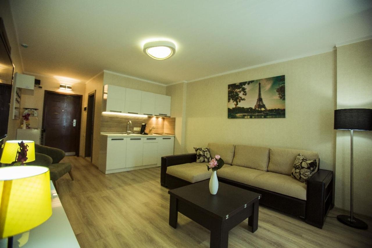 Holiday Lux Tower Batoemi Buitenkant foto