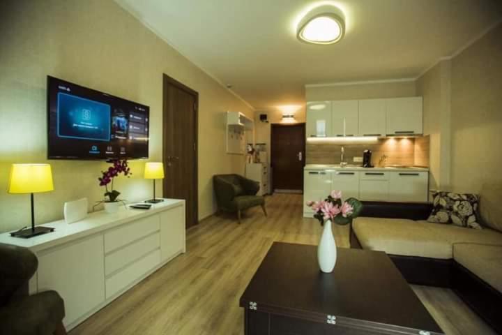 Holiday Lux Tower Batoemi Buitenkant foto