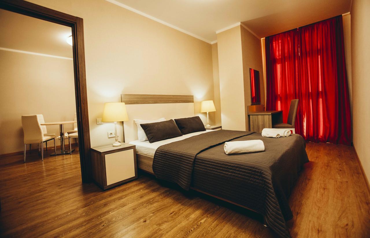 Holiday Lux Tower Batoemi Buitenkant foto
